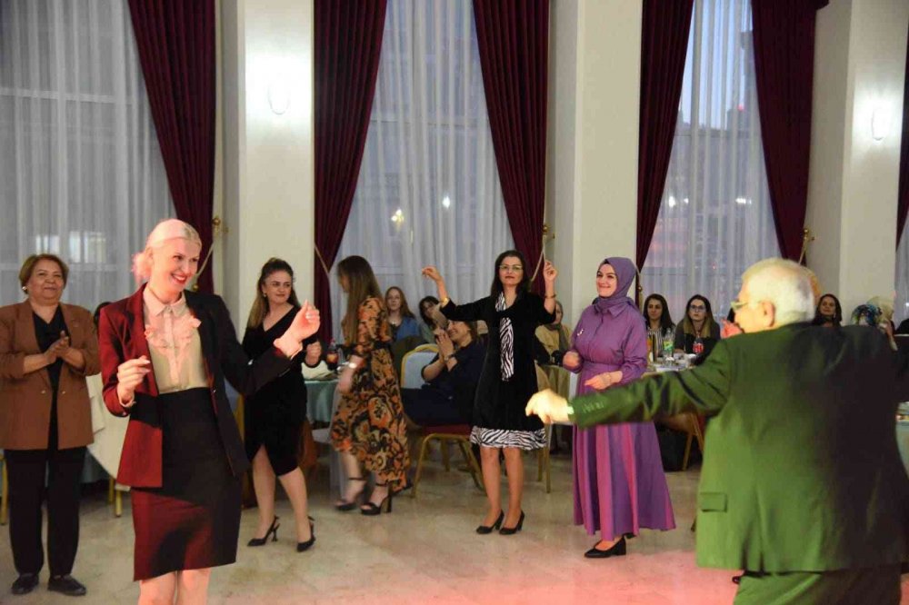 Başkan Vekili Subaşı, Atatürk İlkokulu anneleriyle bir araya geldi