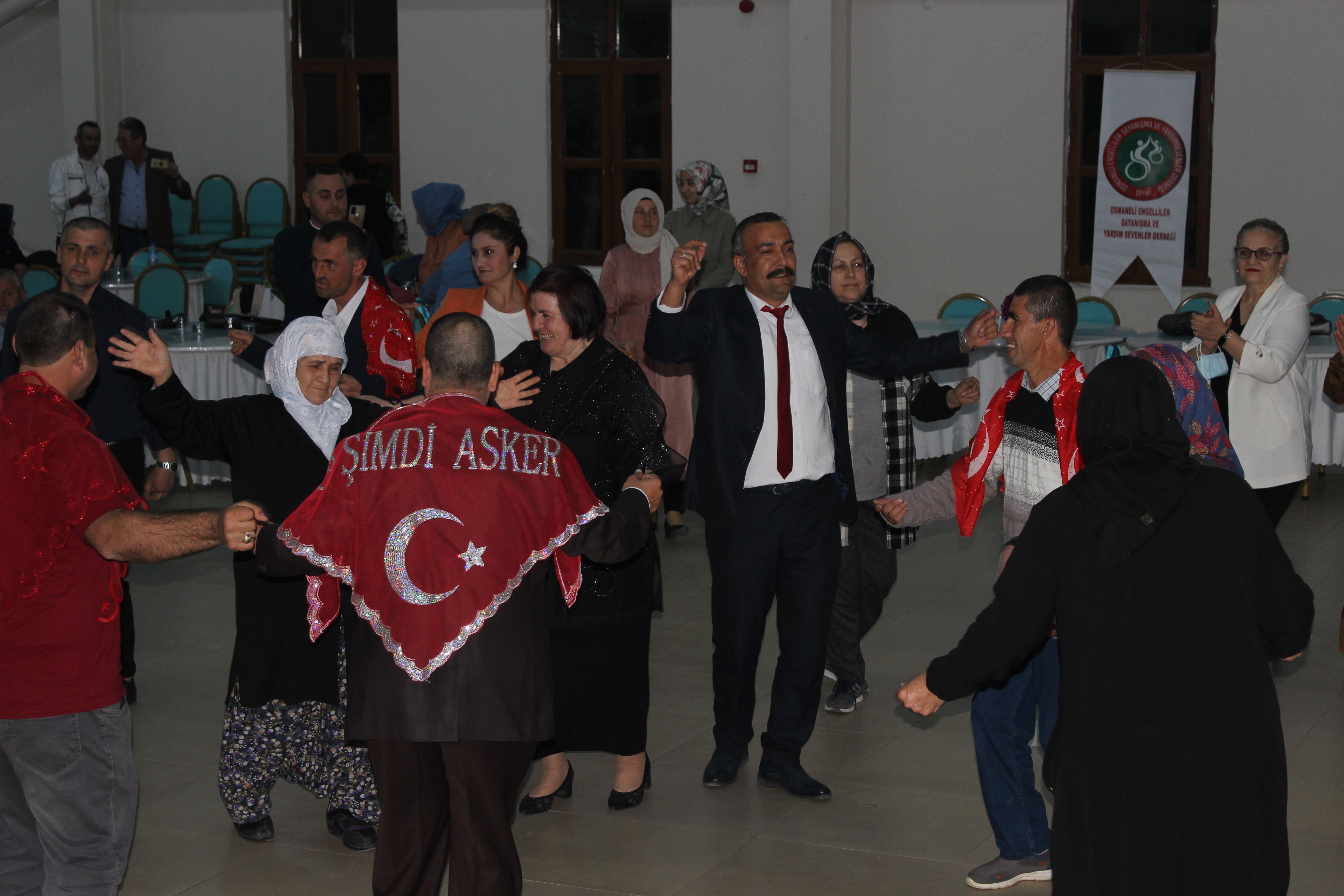 osmanelinde-engelli-genclere-asker-eglencesi-002.jpg
