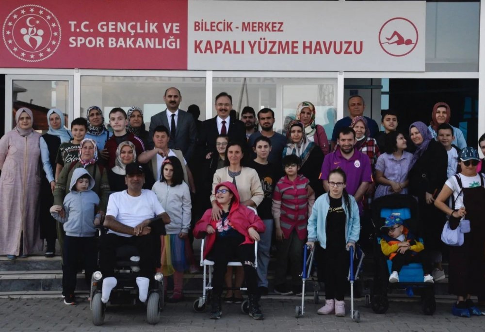 Özel gereksinimli sporcular hünerlerini sergiledi