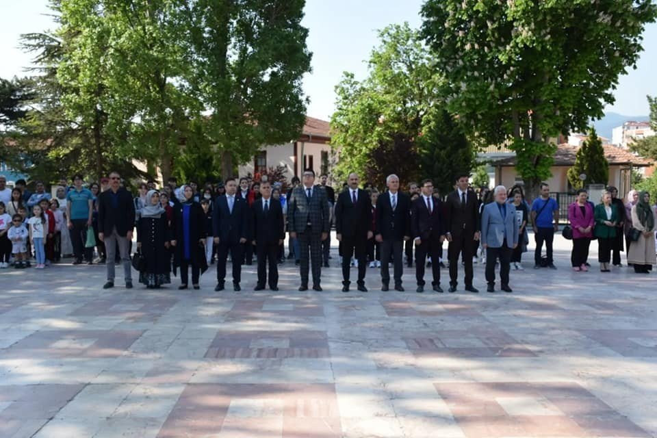 Bilecik’te Gençlik Haftası Atatürk Anıtı’na konulan çelenkle başladı