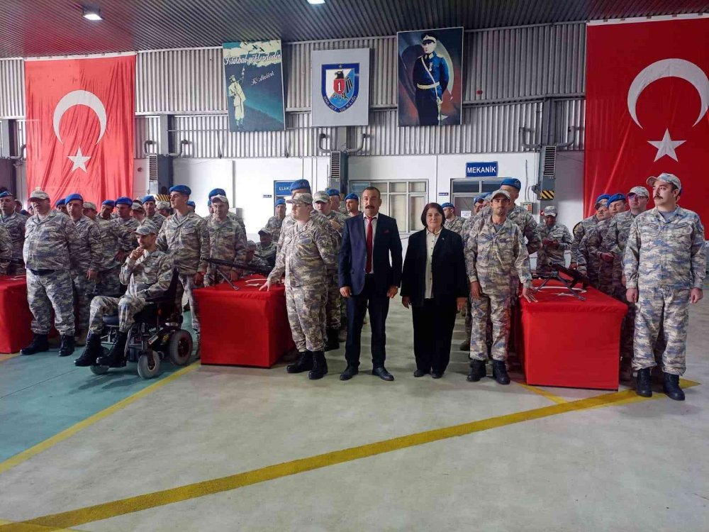 Engelli gençlerin bir günlük temsili askerlik heyecanı