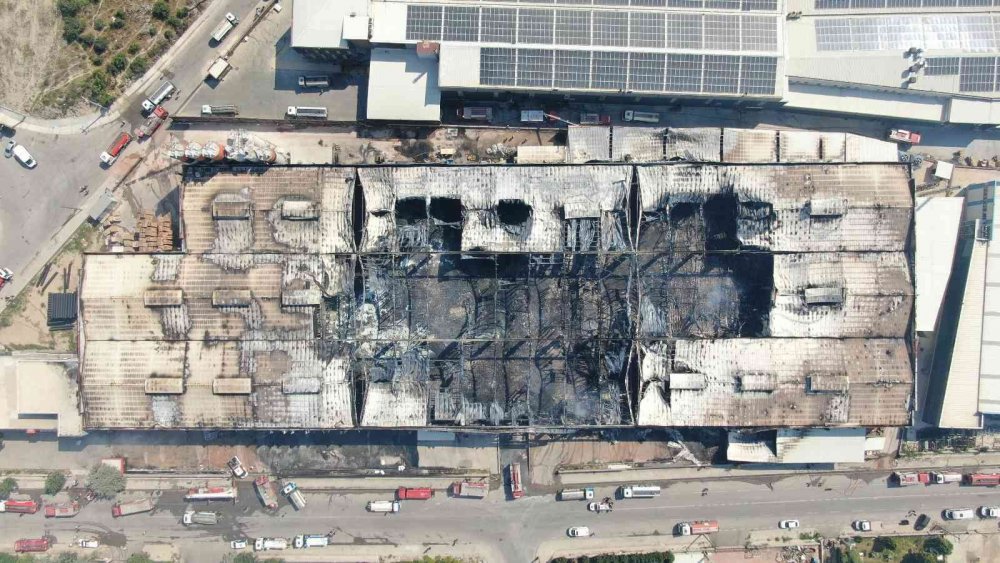 Yalıtım malzemeleri üreten fabrika yangını tamamen söndürüldü