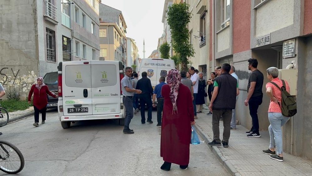 Cam silerken 3. kattan düşen kadın hayatını kaybetti