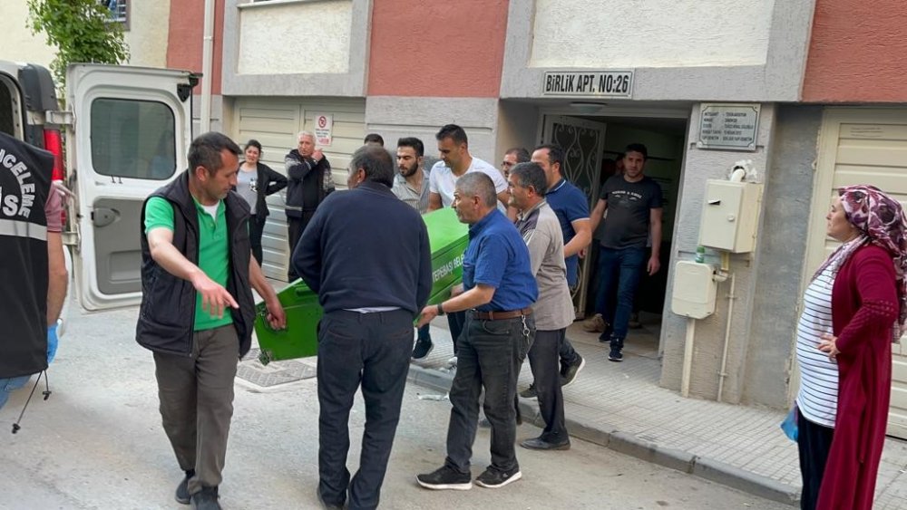 Cam silerken 3. kattan düşen kadın hayatını kaybetti