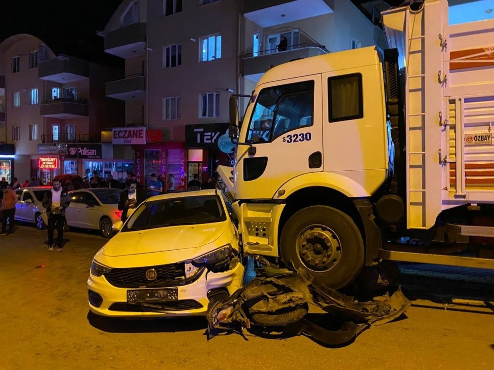 Freni boşalan kamyon 9 aracı biçti
