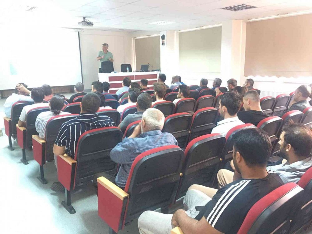 Osmaneli’nde etlik piliç işletmeleri bakıcılarına eğitim