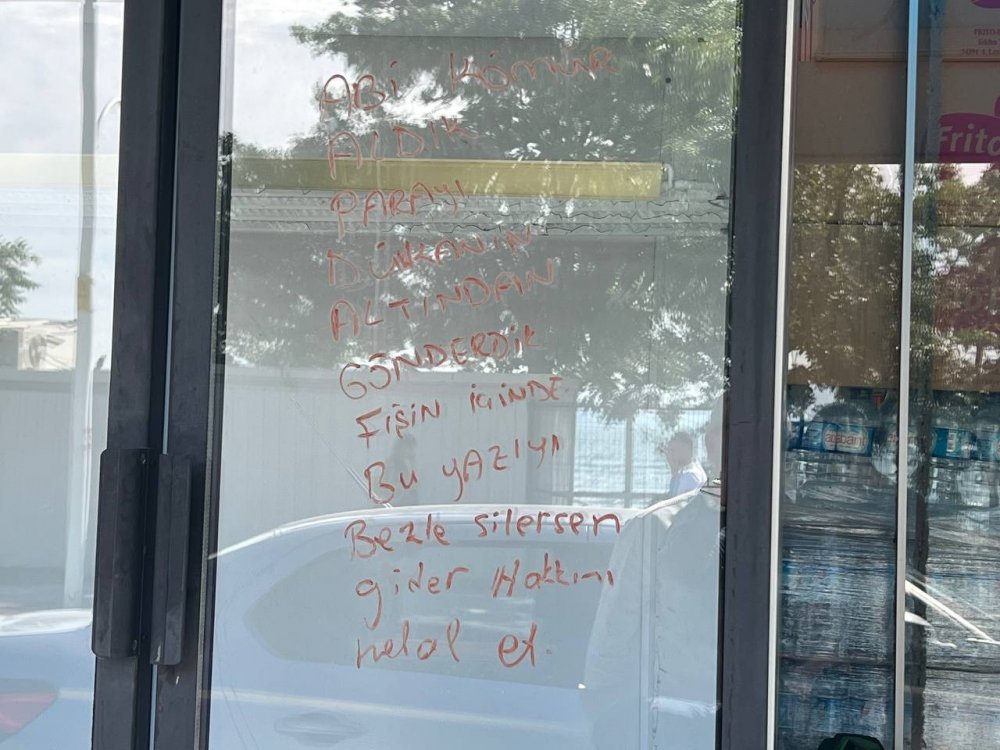 Dolabın camına yazılan mesaj şoke etti