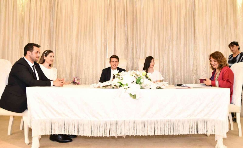 İkiz kardeşlerin çifte mutluluğu