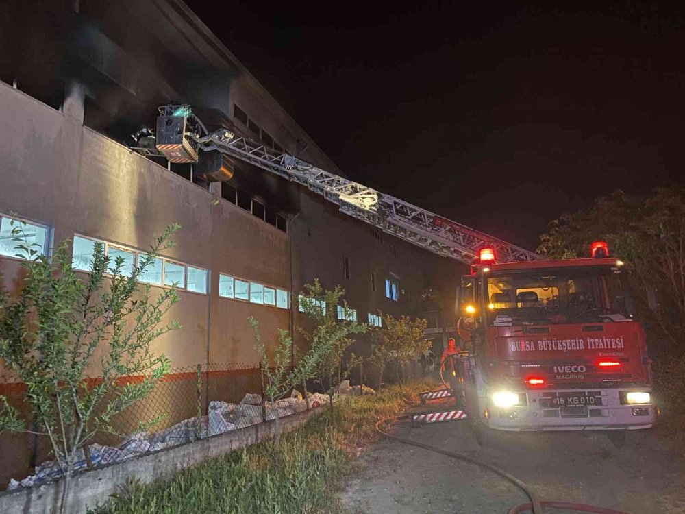 Korkutan fabrika yangını
