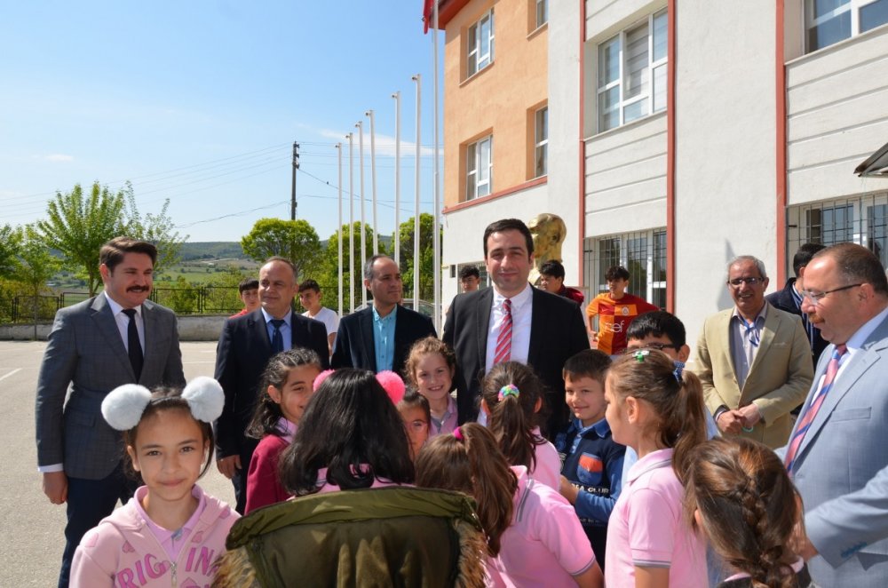 Öğrenciler kütüphanelerine kavuşmanın mutluluğunu yaşadı