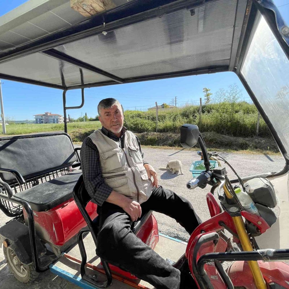 Aldığı elektrikli aracına güneş enerjisi taktırdı