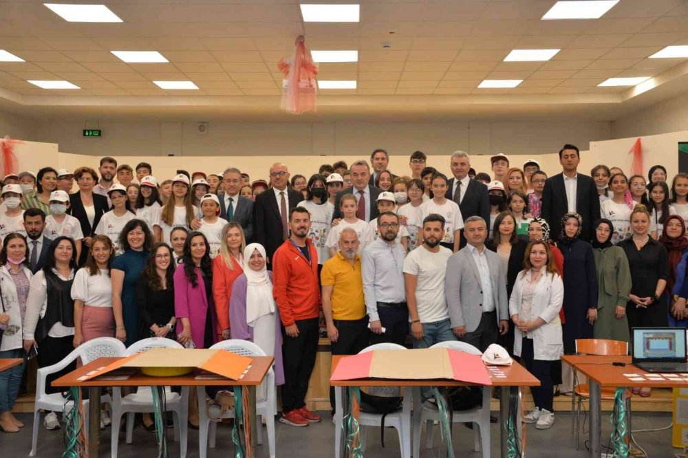 Bozüyük’te ortaokul öğrencilerinden bilim fuarı