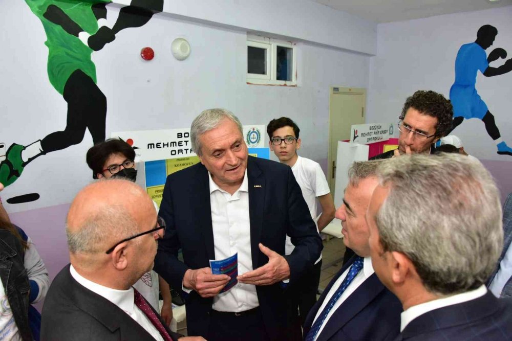 Mehmet Akif Ersoy Ortaokulu 4006 Bilim Fuarı açıldı