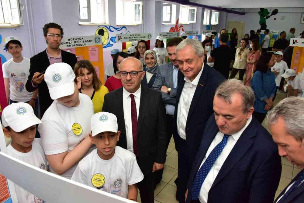 Mehmet Akif Ersoy Ortaokulu 4006 Bilim Fuarı açıldı