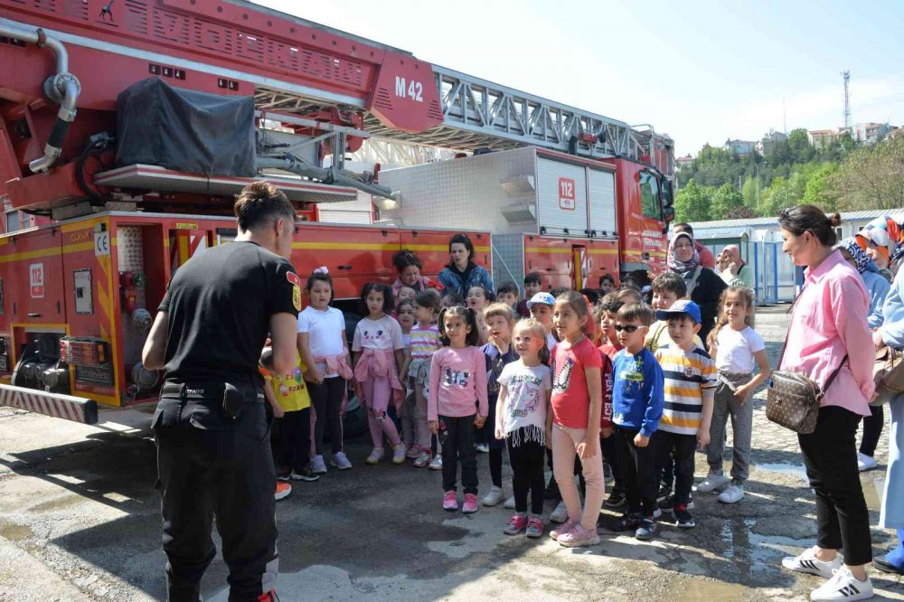 Miniklere yangın eğitimi