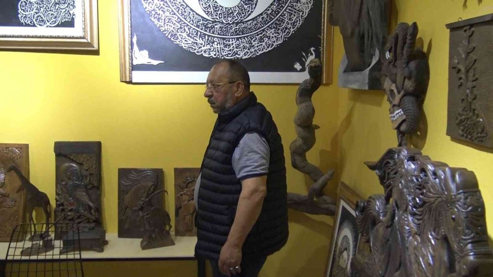 90 parça ahşap oyma koleksiyonunu satışa çıkardı