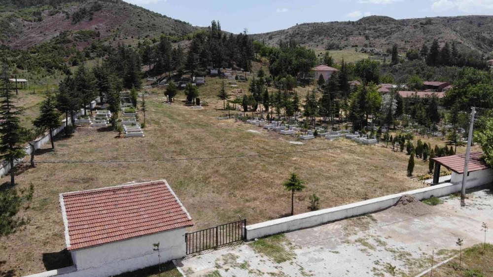 Hırsızlar çaldı, mahalleli kendi imkanlarıyla yeniden taktı