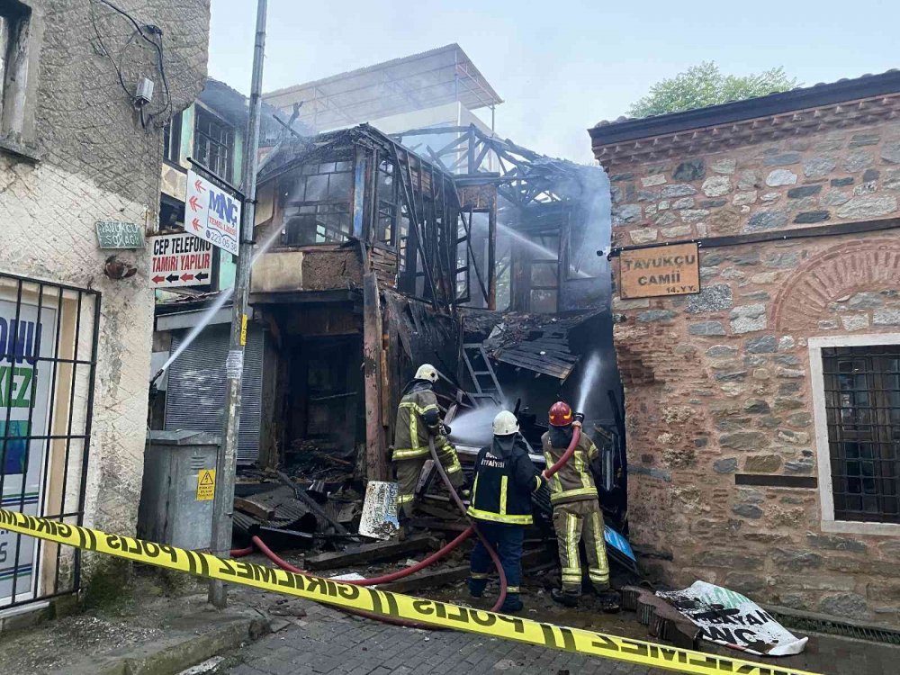 İtfaiye eri binanın altında kalmaktan son anda kurtuldu