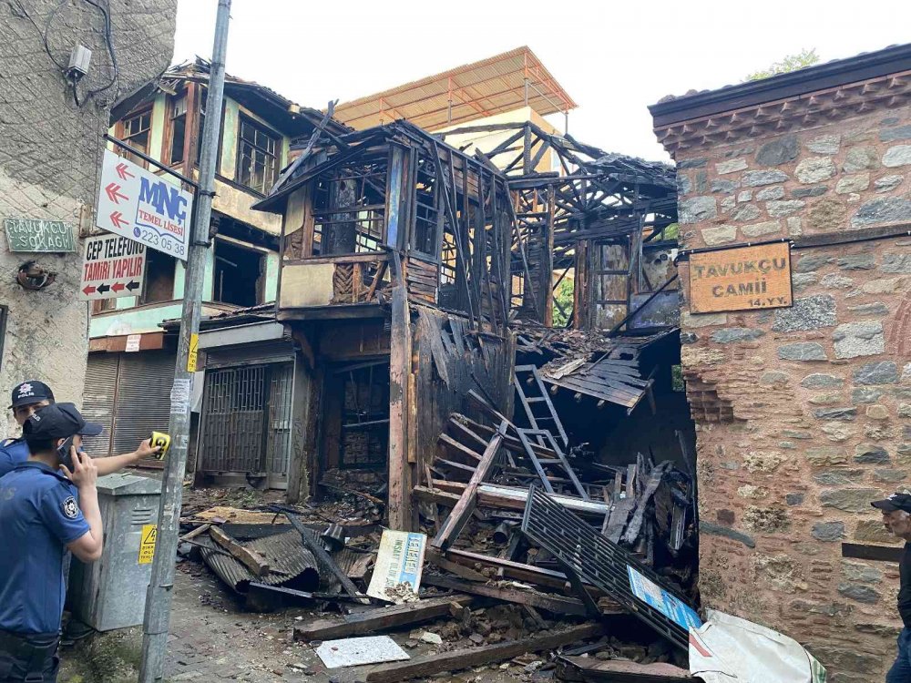 İtfaiye eri binanın altında kalmaktan son anda kurtuldu