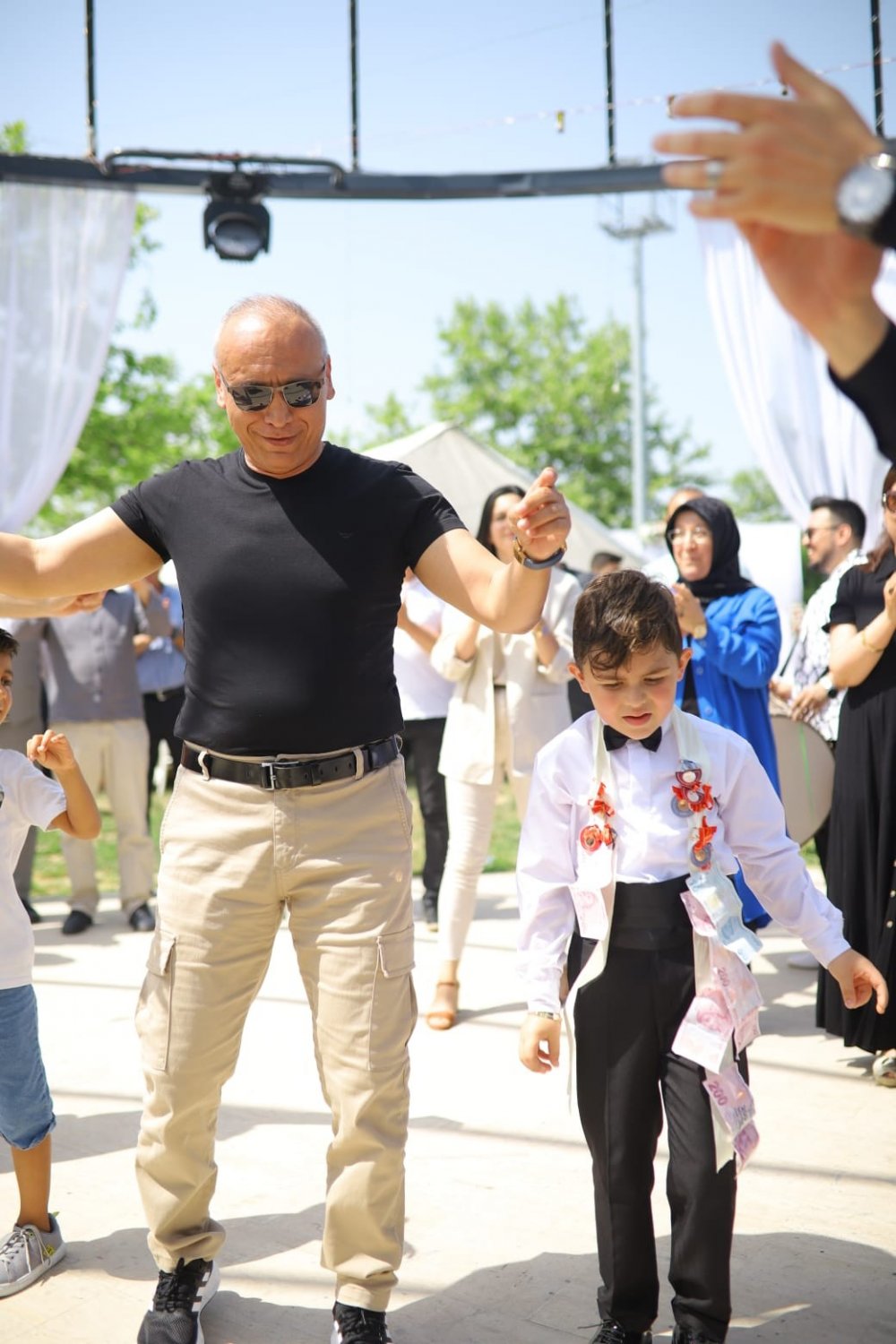 Şehit polisin oğluna özel sünnet konvoyu