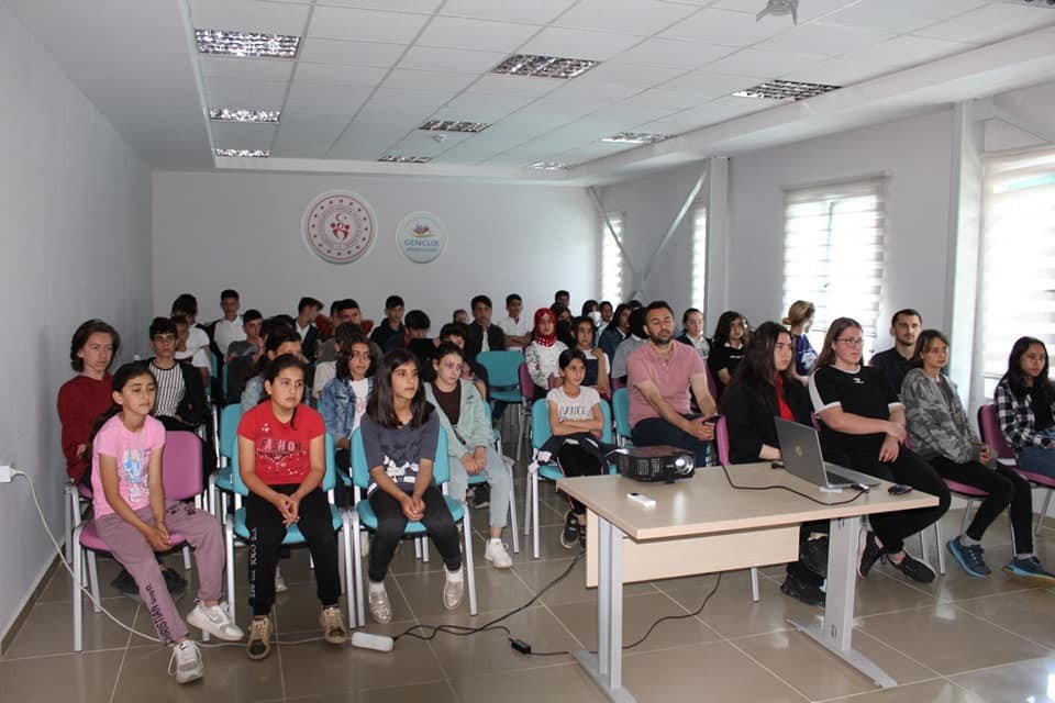 Öğrencilere oryanting sporunun tanıtımı yapıldı