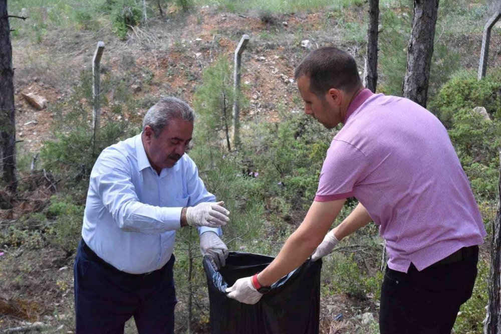 Atatürk Ormanına hayvanlar için yem bırakıldı