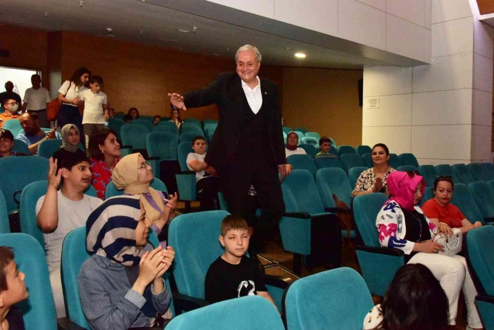 Başkan Bakkalcıoğlu Dünya Çocuk Günü’nde çocuklarla bir araya geldi