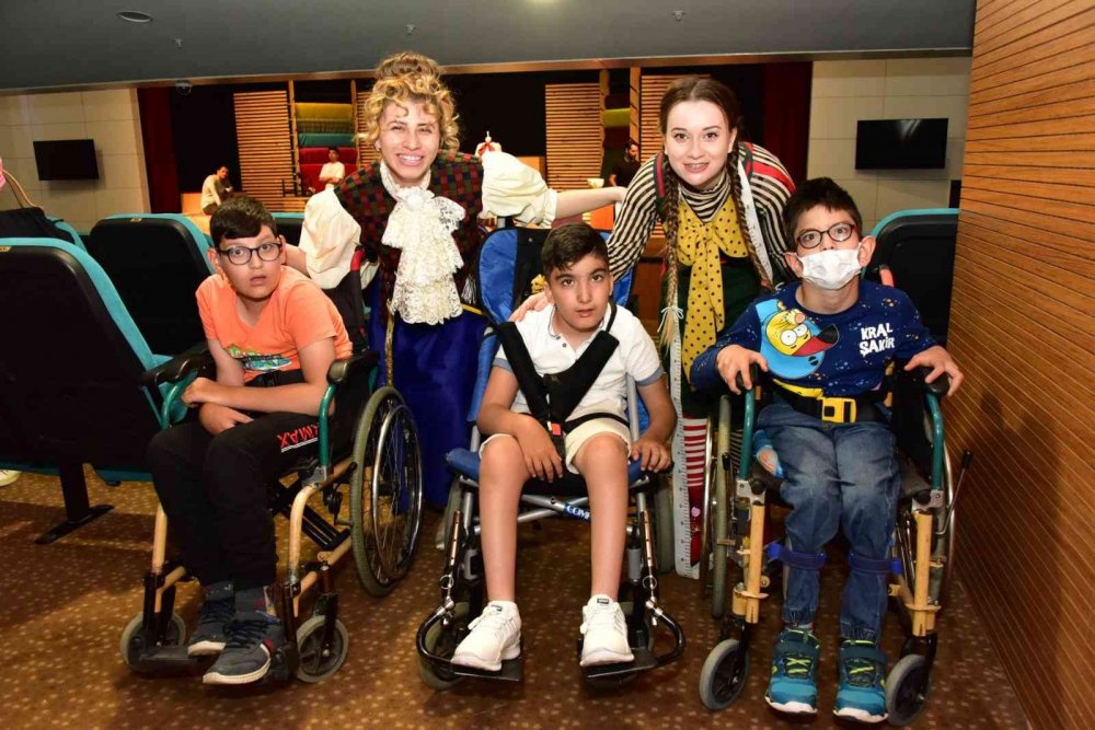 Başkan Bakkalcıoğlu Dünya Çocuk Günü’nde çocuklarla bir araya geldi