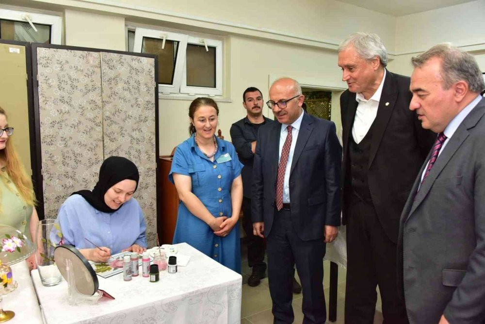 Bozüyük HEM yıl sonu sergisi açıldı