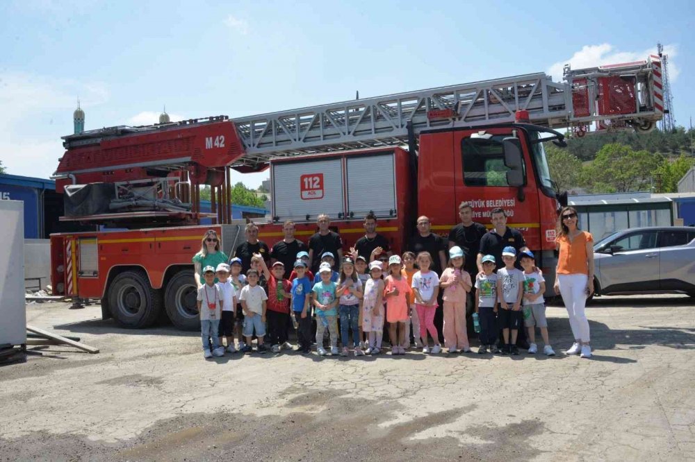 Minik öğrencilere yangın eğitimi verildi