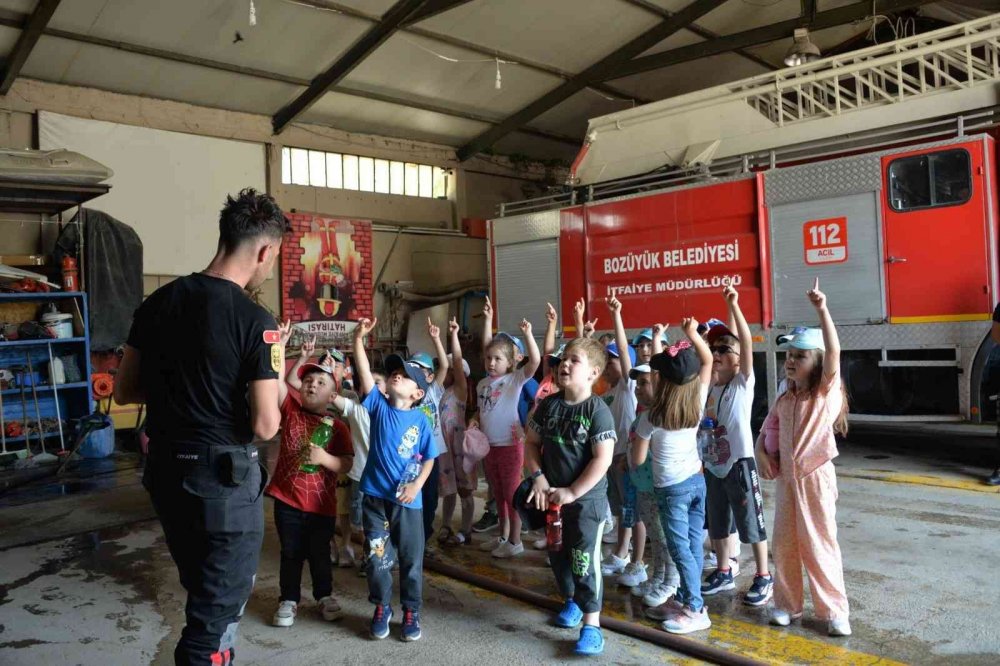 Minik öğrencilere yangın eğitimi verildi