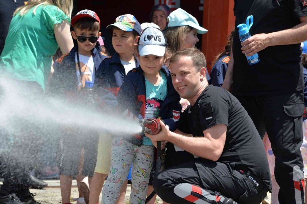 Minik öğrencilere yangın eğitimi verildi