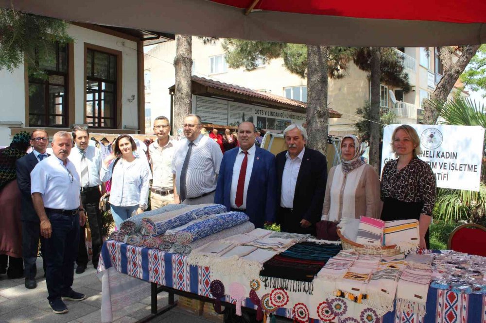 Osmaneli’nde Hayat Boyu Öğrenme Haftası nedeniyle sergi açıldı