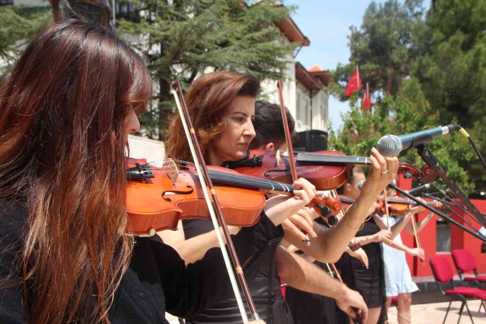 Halk Eğitim Merkezi kursiyerleri maharetlerini sergiledi
