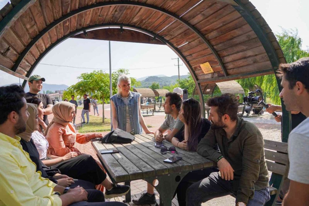 Başkan Vekili Subaşı, Kent Konseyi Gençlik Meclisi üyelerine kendi elleriyle mangal yaptı