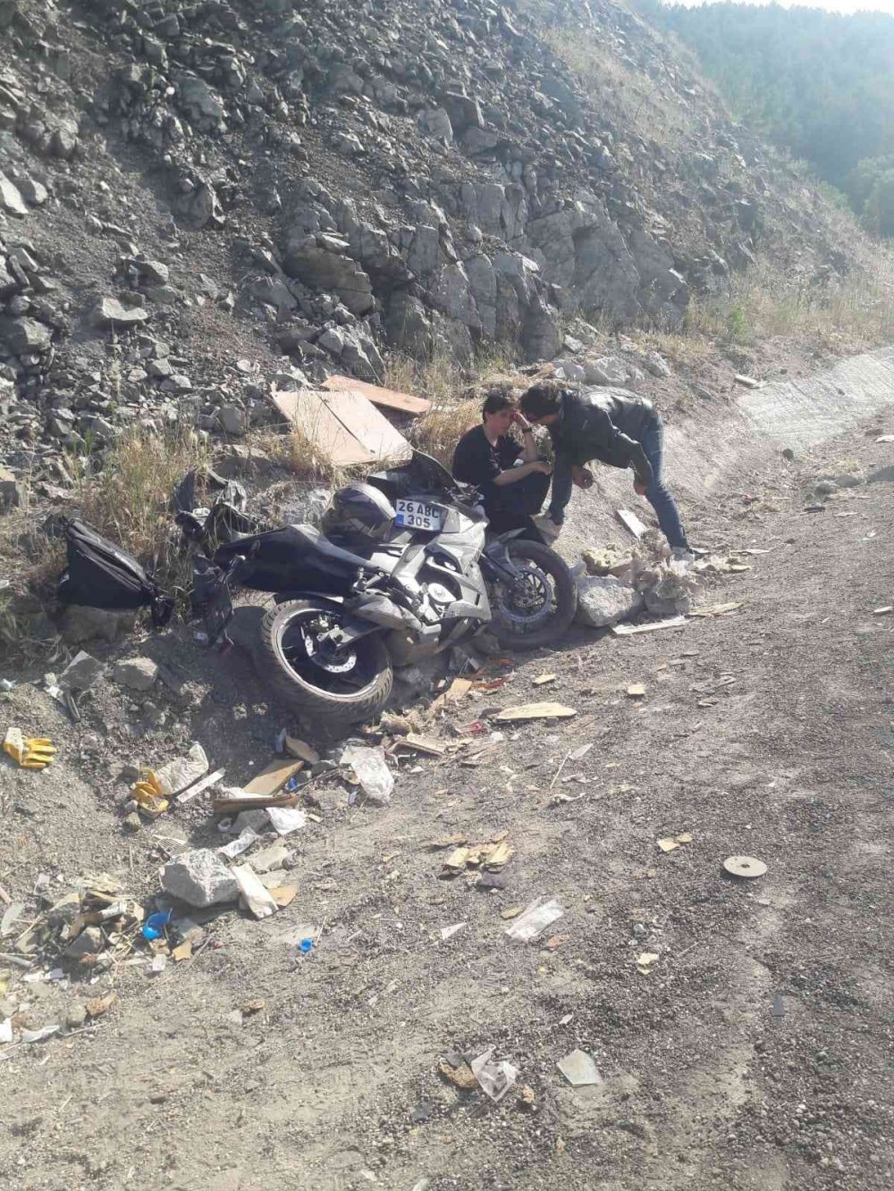 Motosiklet devrildi; 1 yaralı