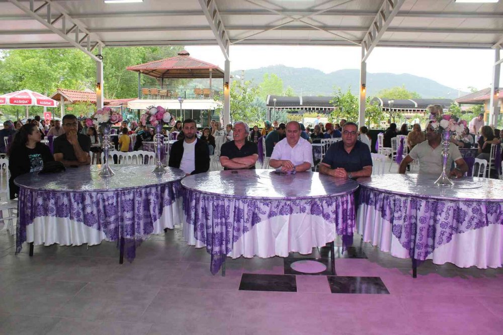 Halk eğitimi merkezi kursiyerlerinden müzik konseri