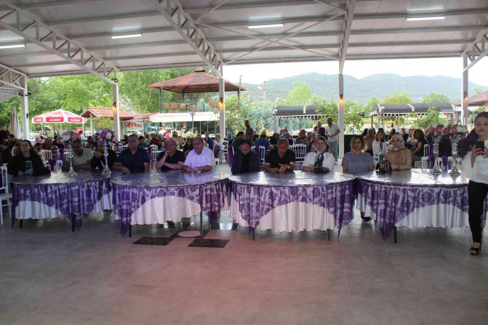 Halk eğitimi merkezi kursiyerlerinden müzik konseri