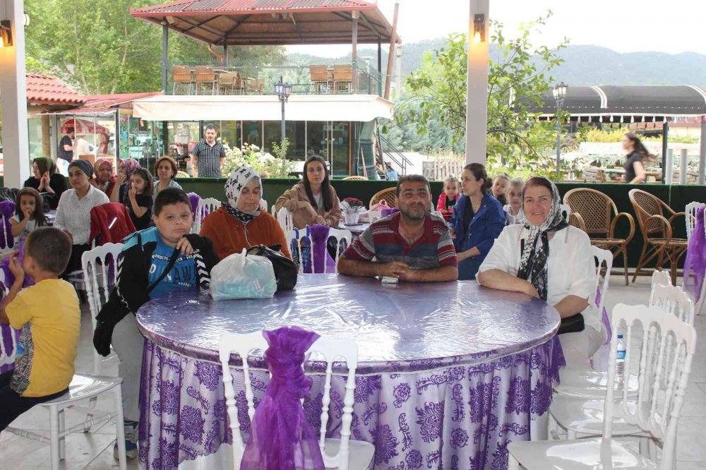 Halk eğitimi merkezi kursiyerlerinden müzik konseri