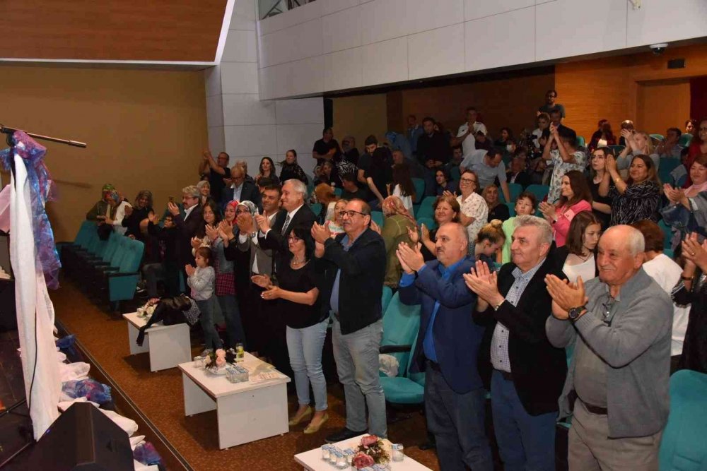 Bozüyük Belediyesi Türk Halk Müziği Korosu konseri yoğun ilgi gördü