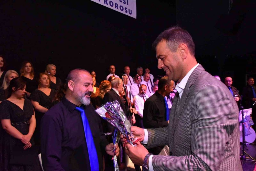 Bozüyük Belediyesi Türk Halk Müziği Korosu konseri yoğun ilgi gördü