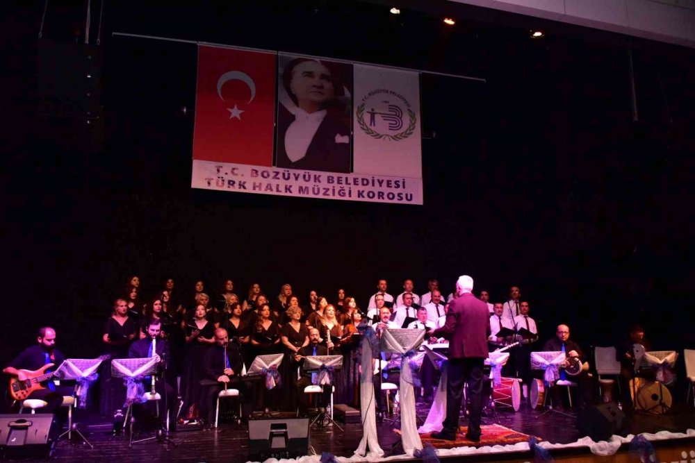 Bozüyük Belediyesi Türk Halk Müziği Korosu konseri yoğun ilgi gördü