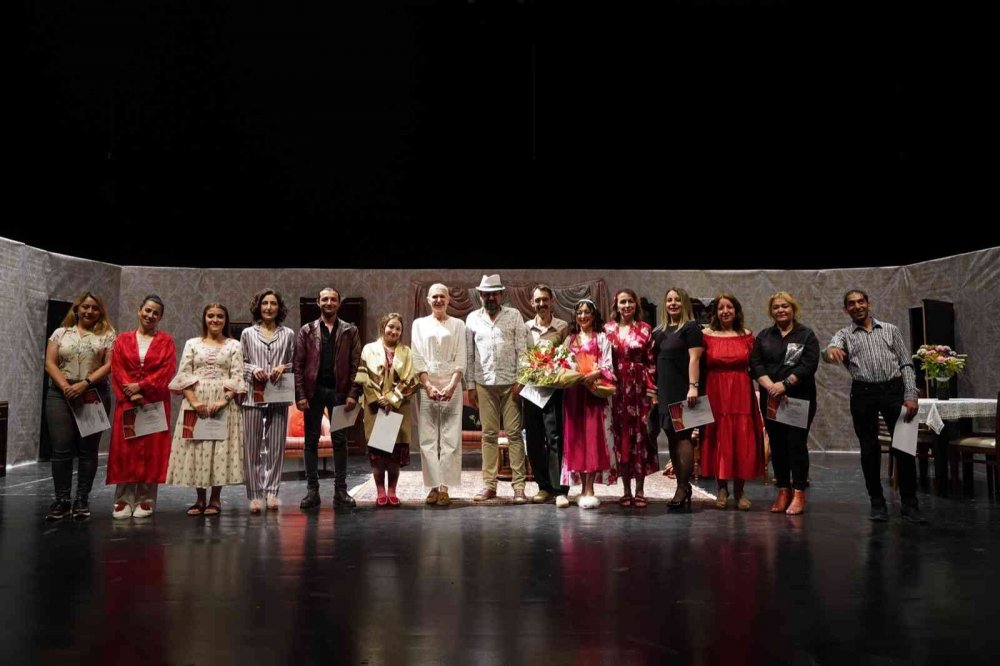 Bilecik’te ’Düdüklüde Kıymalı Bamya’ adlı tiyatro oyunu büyük beğeni topladı