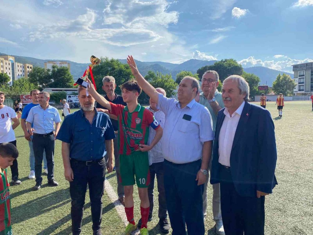 1308 Osmaneli Belediye Spor U14 takımı Bilecik şampiyonu oldu