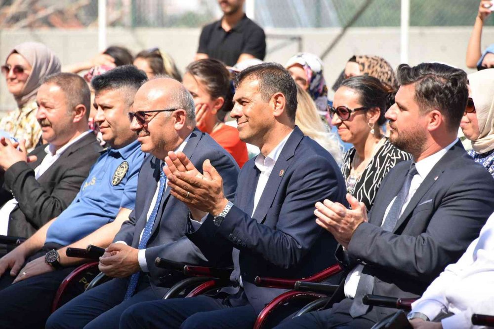 Başkan Yardımcısı Ali Şahinoğlu mezuniyet sevincine ortak oldu