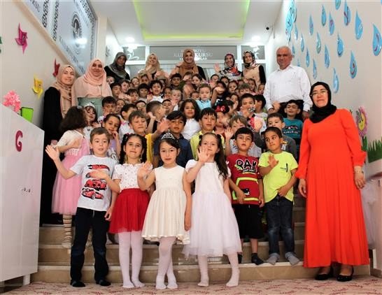 Kur’an kursu öğrencileri karne heyecanı yaşadı