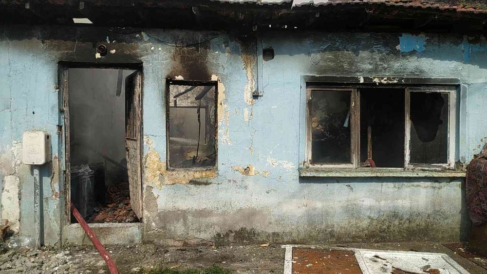 Madde bağımlısı genç evi ateşe verdi