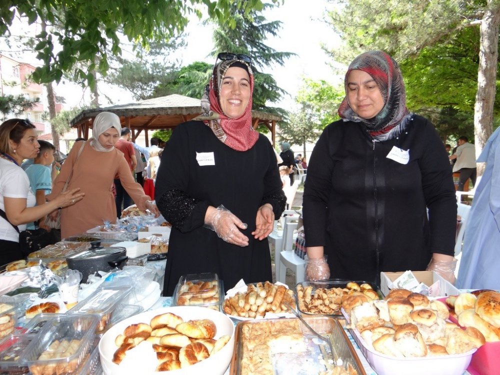Gazimihal Ortaokulu’nda yılsonu hayır panayırı yapıldı