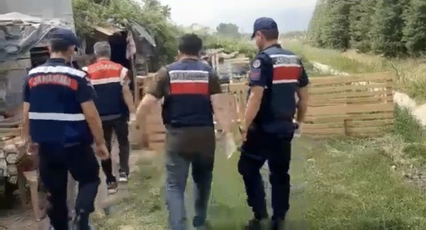 İzinsiz kazı yapan kişi kendisine ait çay ocağında yakalandı