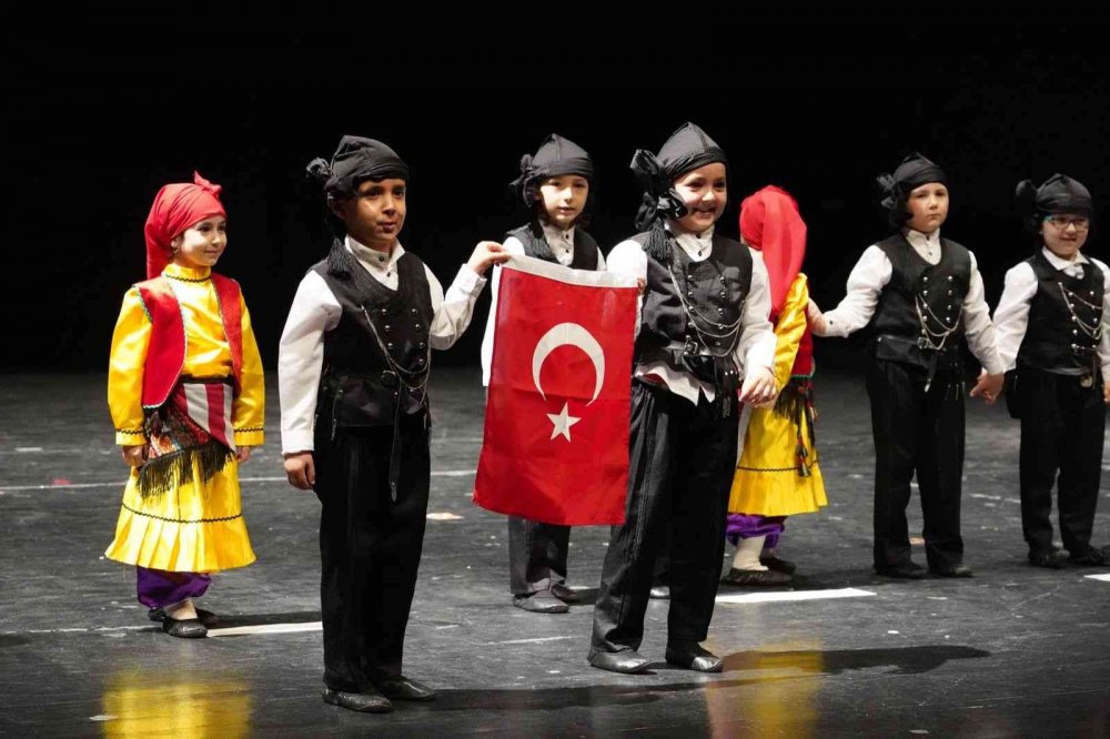 Miniklerin yıl sonu gösterileri görülmeye değerdi